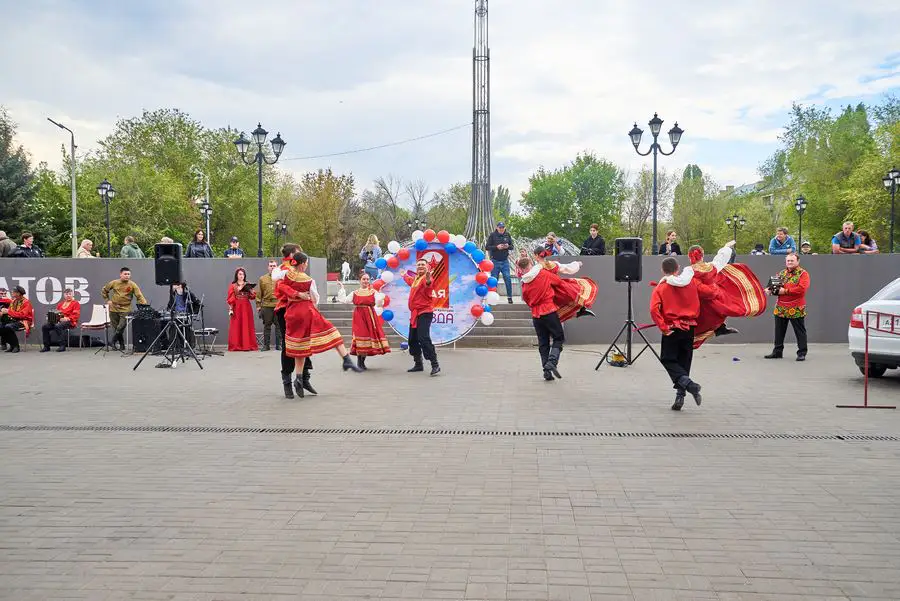 Мероприятие на площади у центра